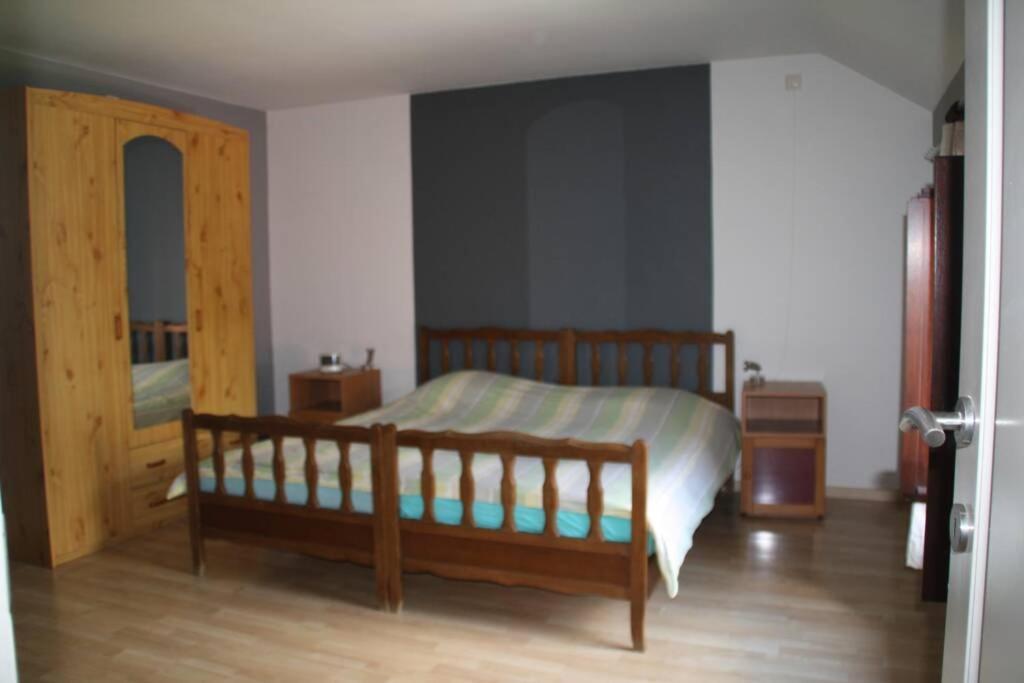 Studio Privatif Au Centre De Лоб Экстерьер фото