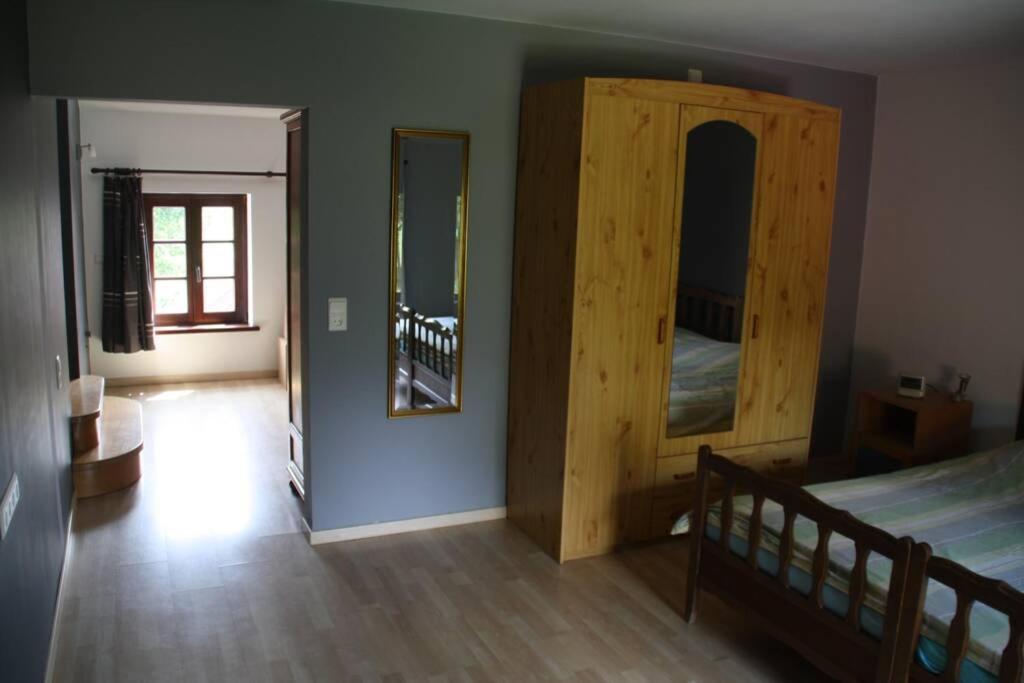 Studio Privatif Au Centre De Лоб Экстерьер фото